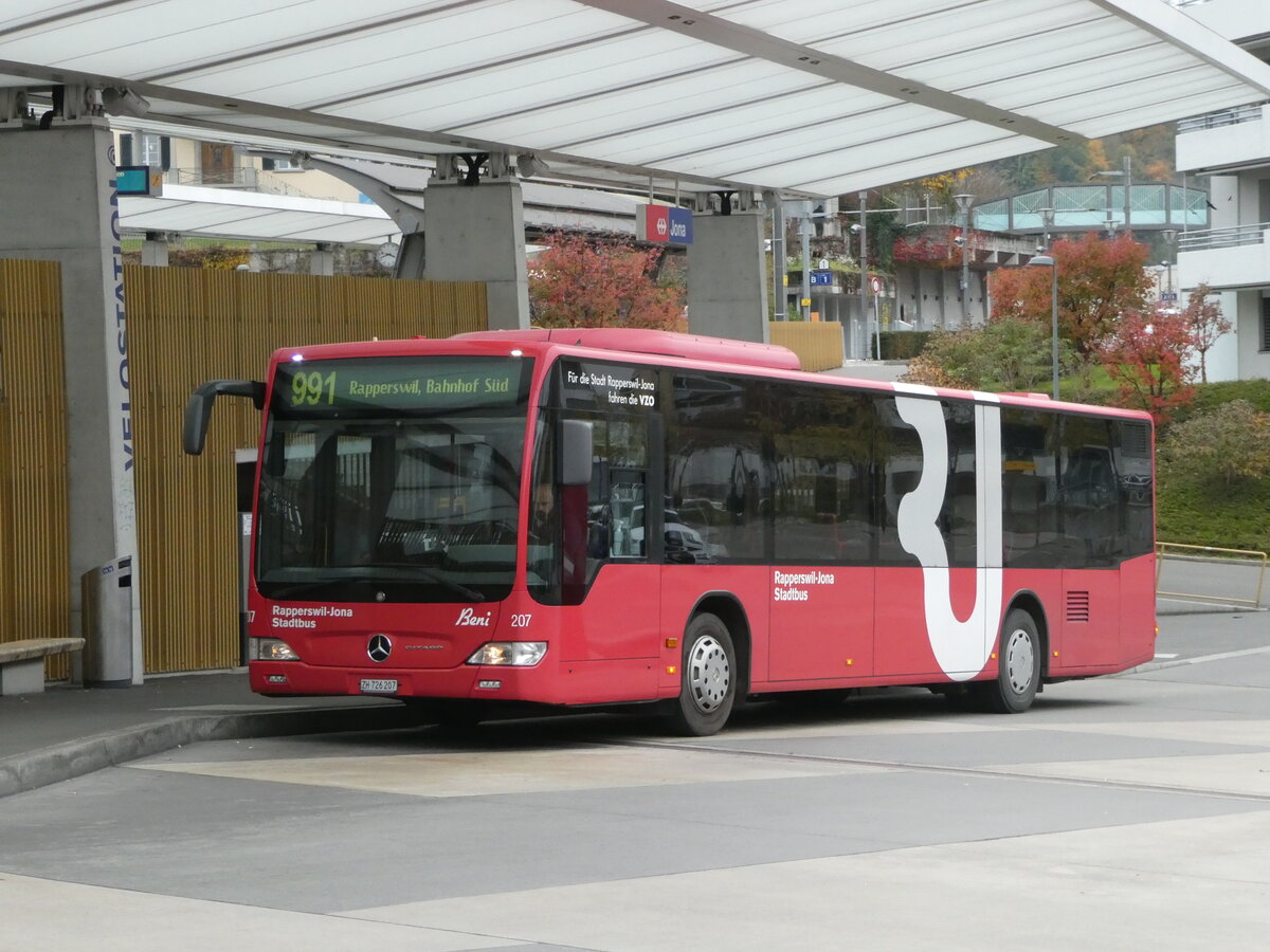 (242'668) - VZO Gr�ningen - Nr. 207/ZH 726'207 - Mercedes am 13. November 2022 beim Bahnhof Jona