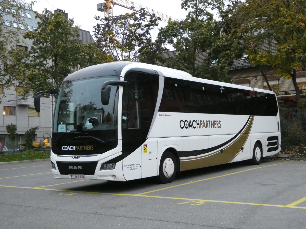 (242'674) - Aus Belgien: Coach Partners - 1-XNJ-854 - MAN am 13. November 2022 in Z�rich, Sihlquai