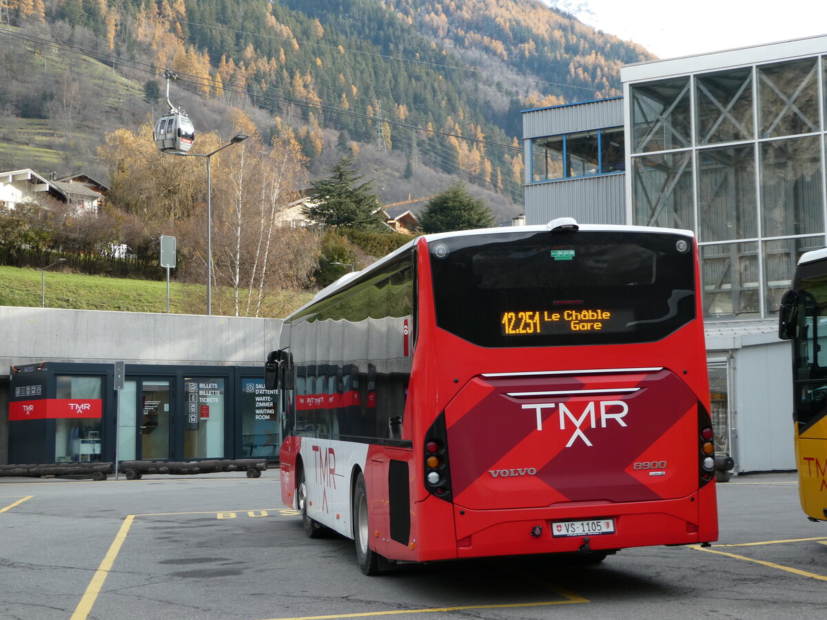 (243'386) - TMR Martigny - Nr. 161/VS 1105 - Volvo am 3. Dezember 2022 beim Bahnhof Le Ch�ble