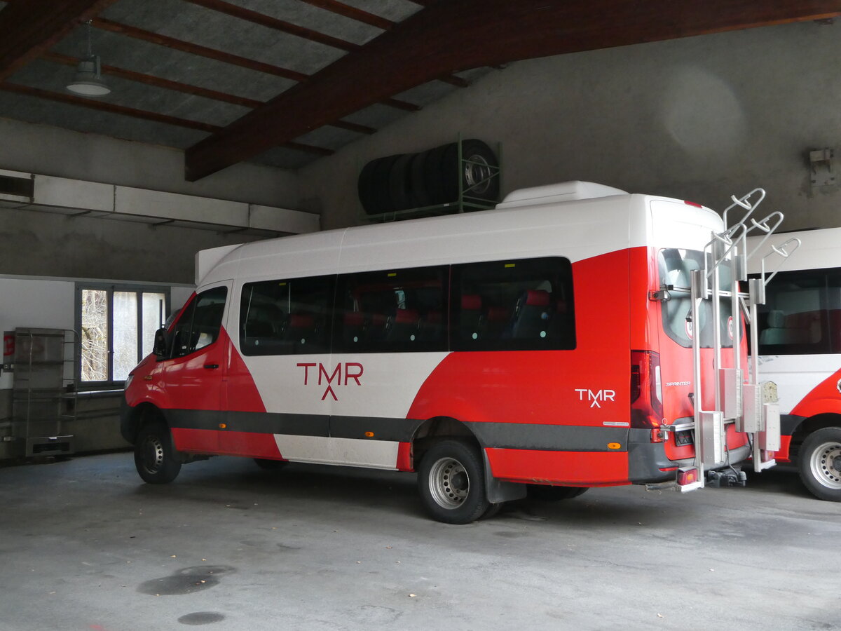 (243'393) - TMR Martigny - Nr. 11/VS 232'658 - Mercedes am 3. Dezember 2022 in Orsi�res, Garage