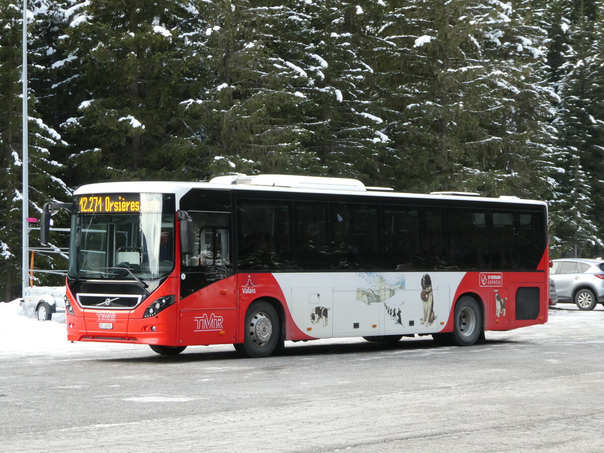 (243'402) - TMR Martigny - Nr. 6/VS 34'591 - Volvo am 3. Dezember 2022 in Champex, T�l�
