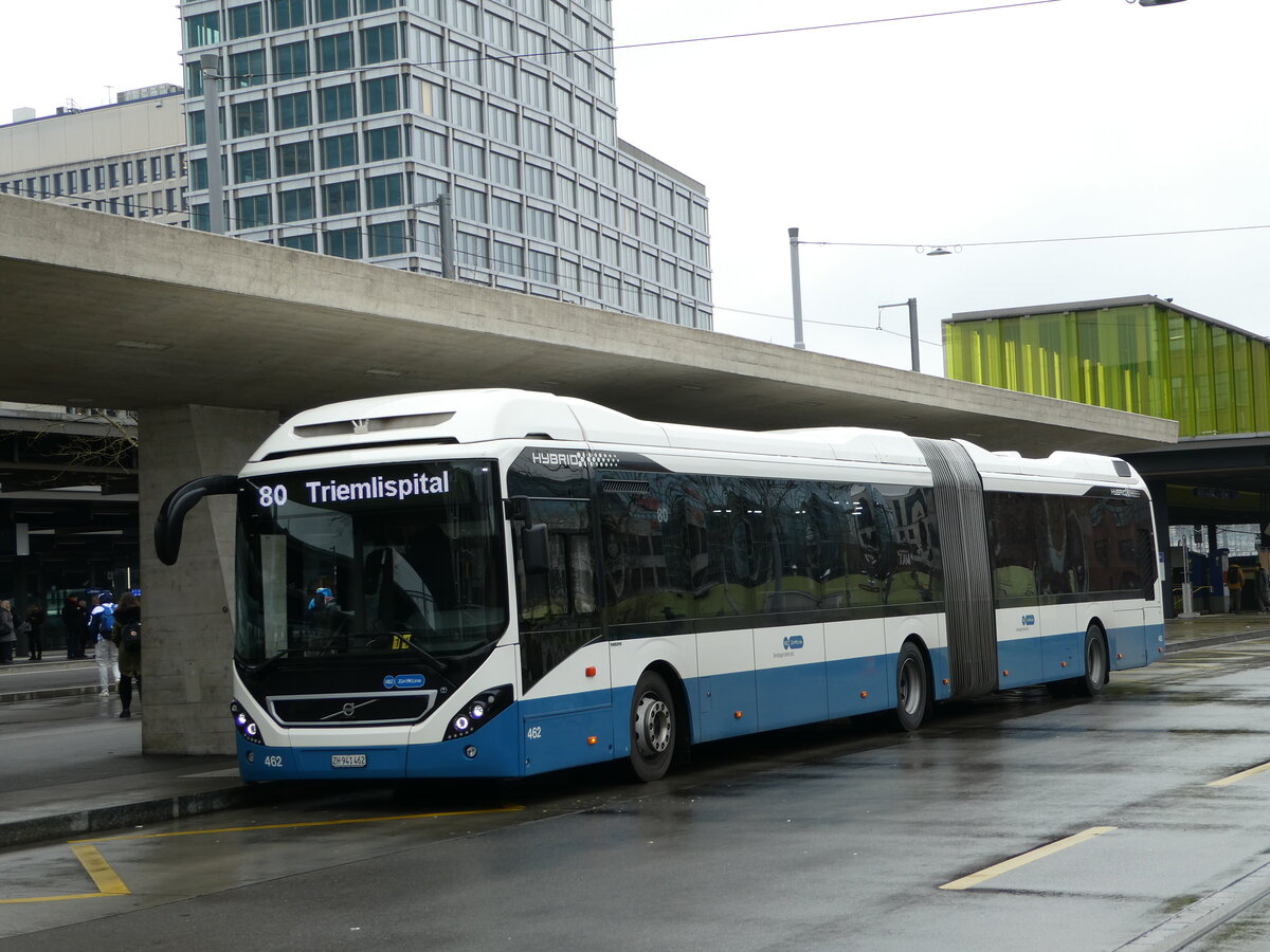 (243'493) - VBZ Z�rich - Nr. 462/ZH 941'462 - Volvo am 7. Dezember 2022 beim Bahnhof Z�rich Oerlikon