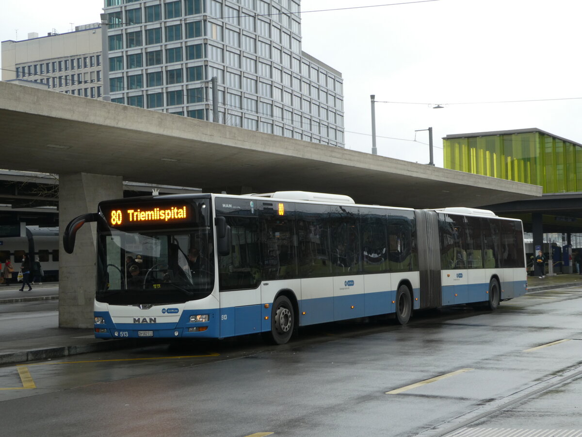 (243'507) - VBZ Z�rich - Nr. 513/ZH 582'513 - MAN am 7. Dezember 2022 beim Bahnhof Z�rich Oerlikon