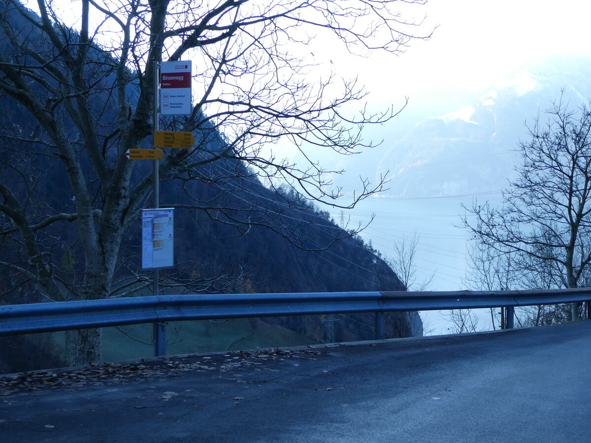 (243'644) - Noch PostAuto/Zuk�nftige AAGS-Haltestelle am 8. Dezember 2022 in Sisikon, Binzenegg