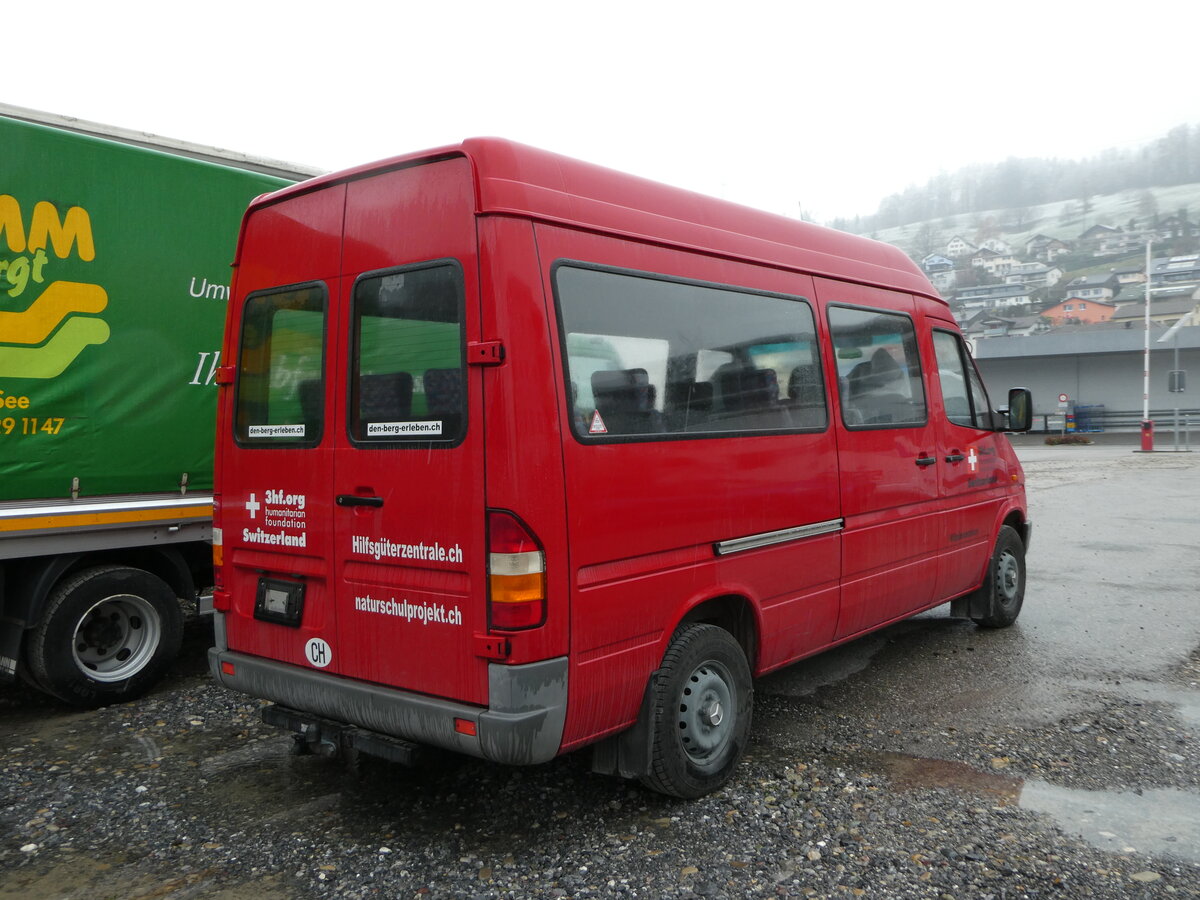 (243'714) - 3hf Stiftung, Diesbach - Mercedes am 10. Dezember 2022 in Schmerikon, Thomann