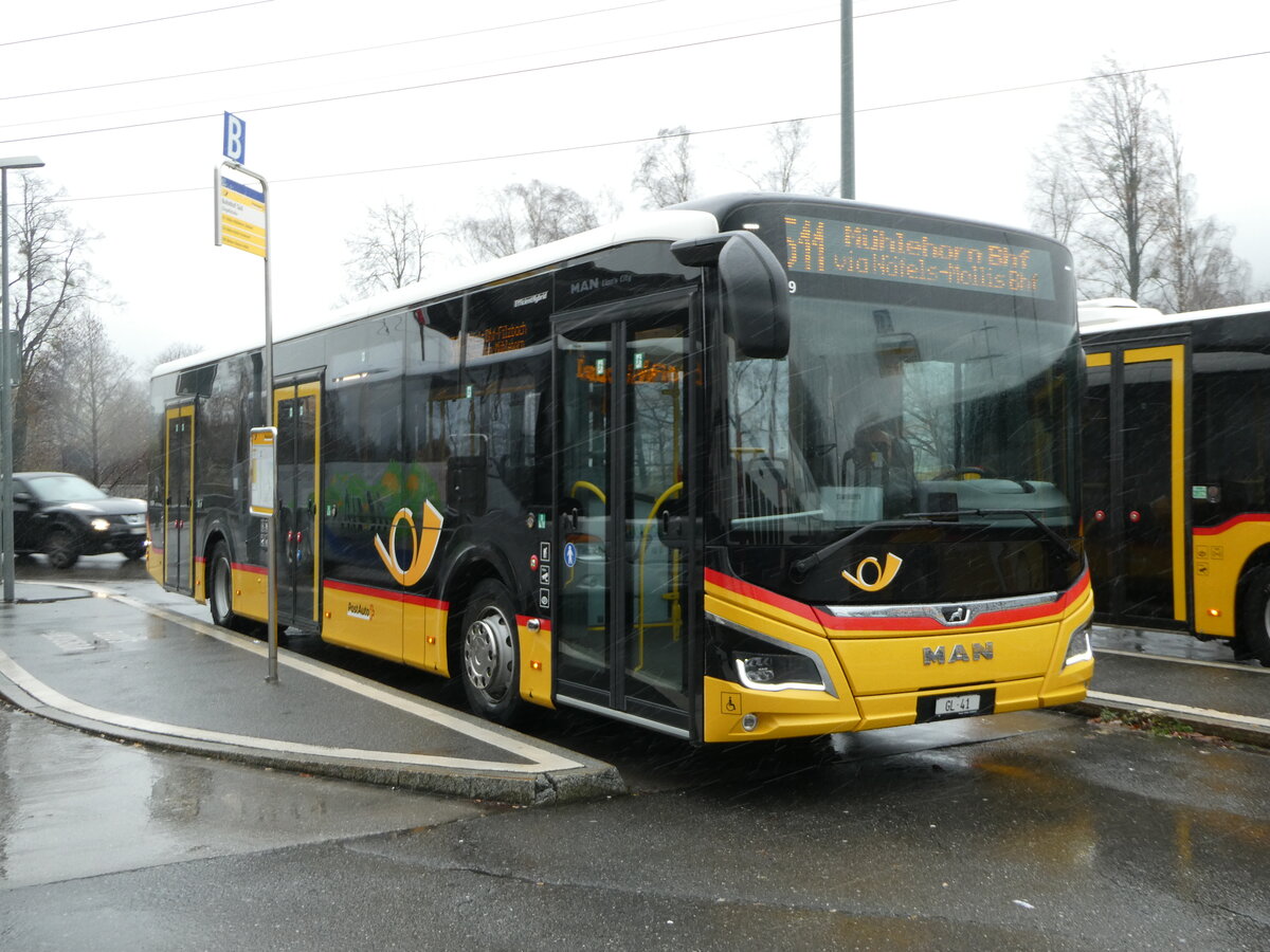 (243'716) - Niederer, Filzbach - GL 41 - MAN am 10. Dezember 2022 beim Bahnhof Ziegelbr�cke