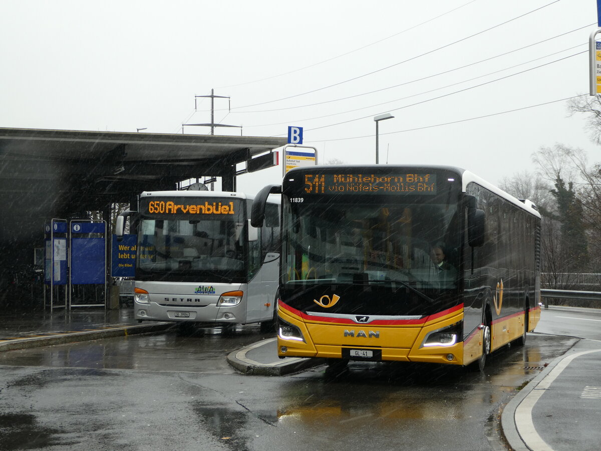 (243'717) - Niederer, Filzbach - GL 41 - MAN am 10. Dezember 2022 beim Bahnhof Ziegelbr�cke