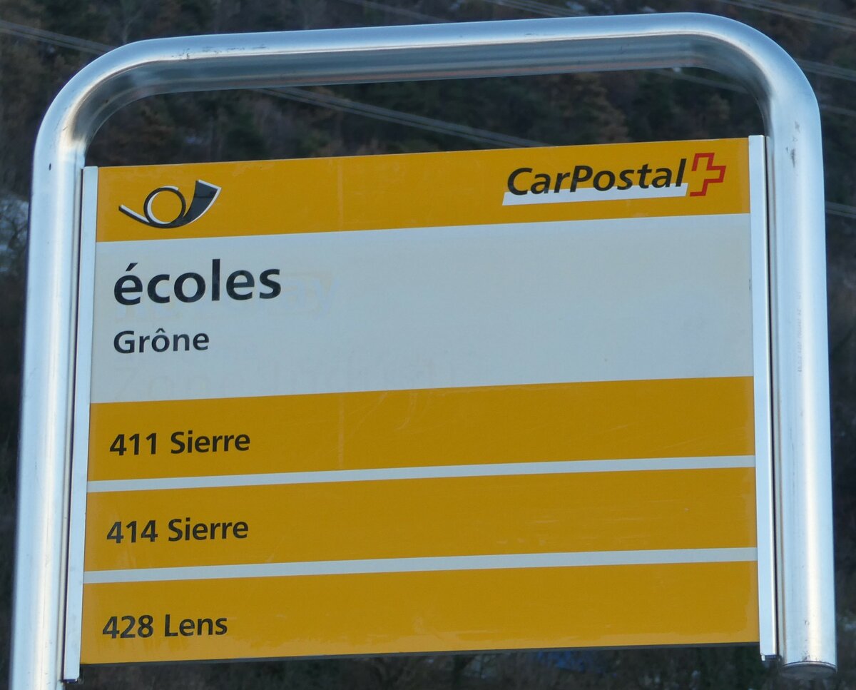 (243'740) - PostAuto-Haltestellenschild - Gr�ne, �coles - am 11. Dezember 2022
