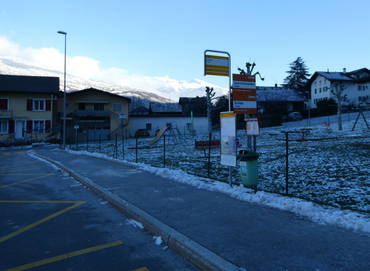 (243'742) - Ehemalige Ballestraz/PostAuto-Haltestelle am 11. Dezember 2022 in Gr�ne, Ecoles
