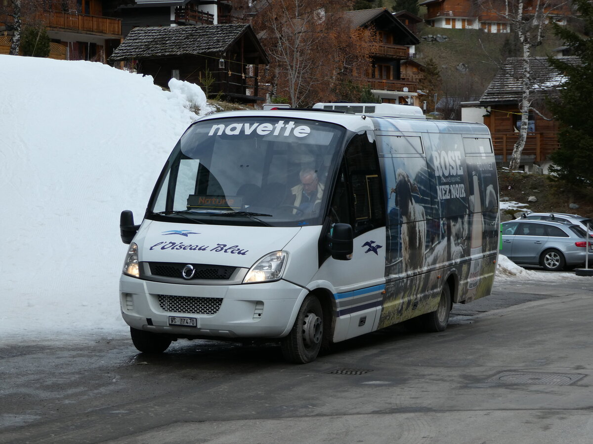 (244'141) - L'Oiseau Bleu, Sierre - VS 77'470 - Irisbus/Rosero am 26. Dezember 2022 in Grimentz; T�l�cabine