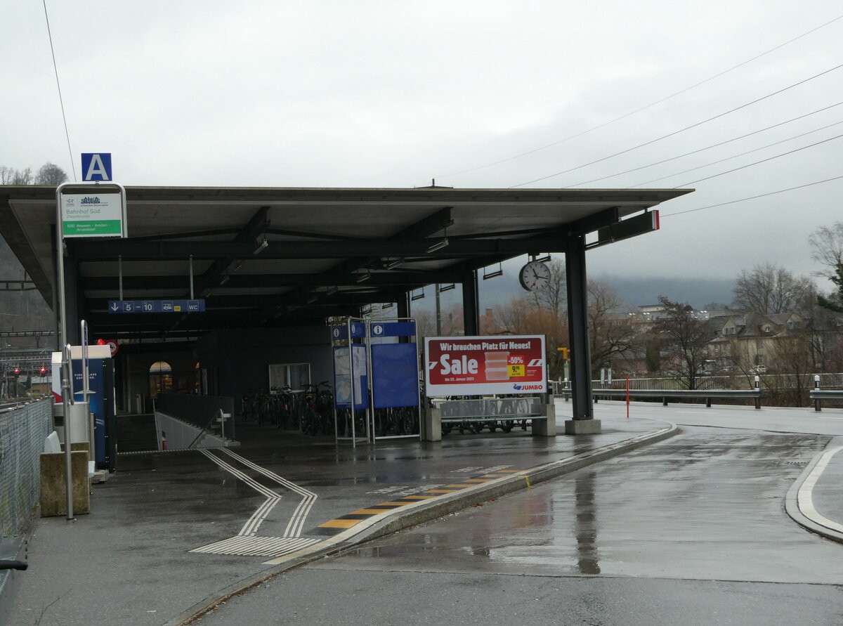 (244'406) - AWA-Haltestelle am 3. Januar 2023 beim Bahnhof Ziegelbr�cke