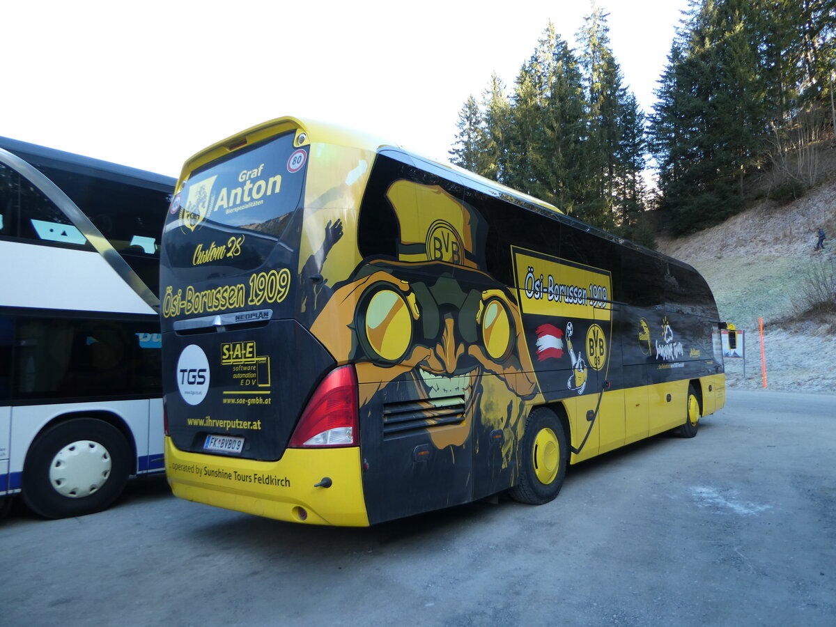(244'848) - Aus Oesterreich: Sunshine Tours, Feldkirch - FK BVBO 9 - Neoplan (ex Studiosus, D-M�nchen) am 7. Januar 2023 in Adelboden, ASB