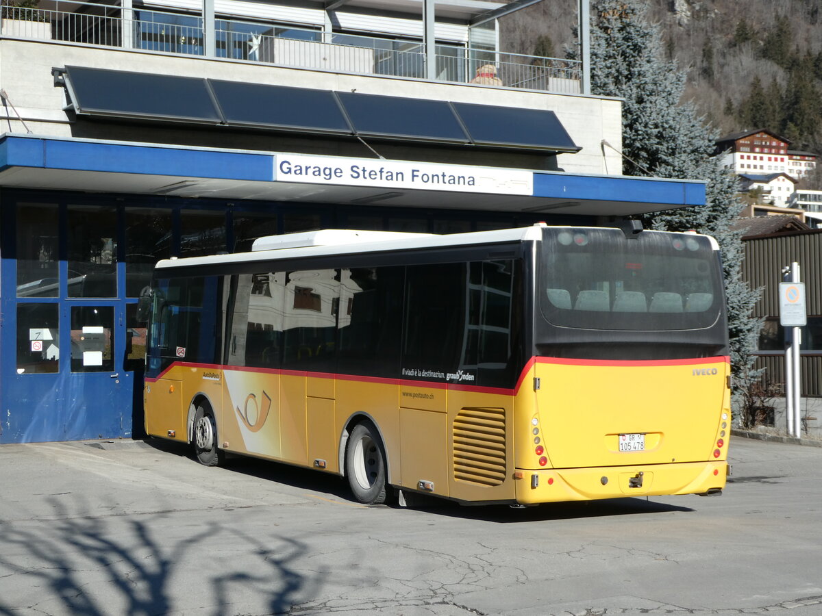 (245'117) - PostAuto Graub�nden - Nr. 22/GR 105'478/PID 5591 - Irisbus (ex Fontana, Ilanz Nr. 22) am 18. Januar 2023 in Ilanz, Garage
