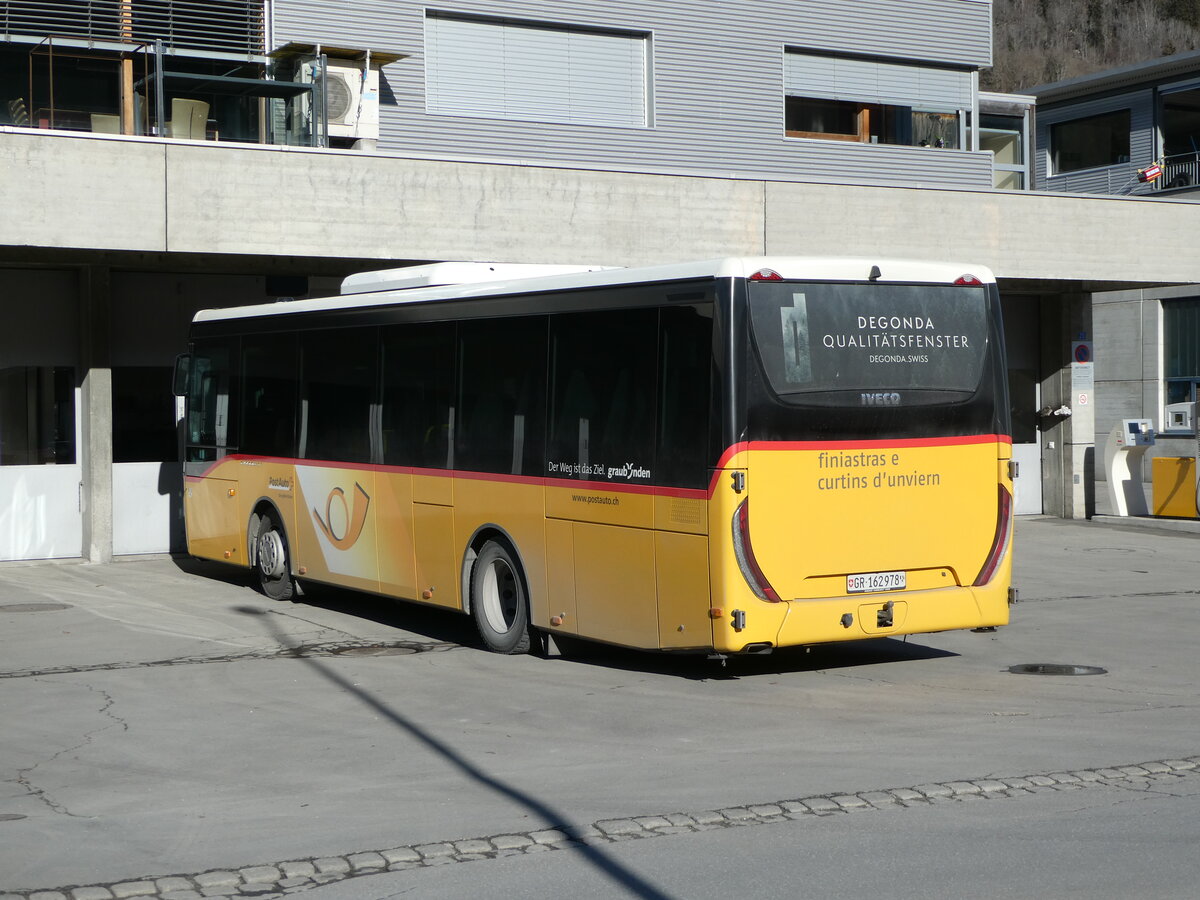 (245'118) - PostAuto Graub�nden - Nr. 10/GR 162'978/PID 10'238 - Iveco (ex Fontana, Ilanz Nr. 10) am 18. Januar 2023 in Ilanz, Garage