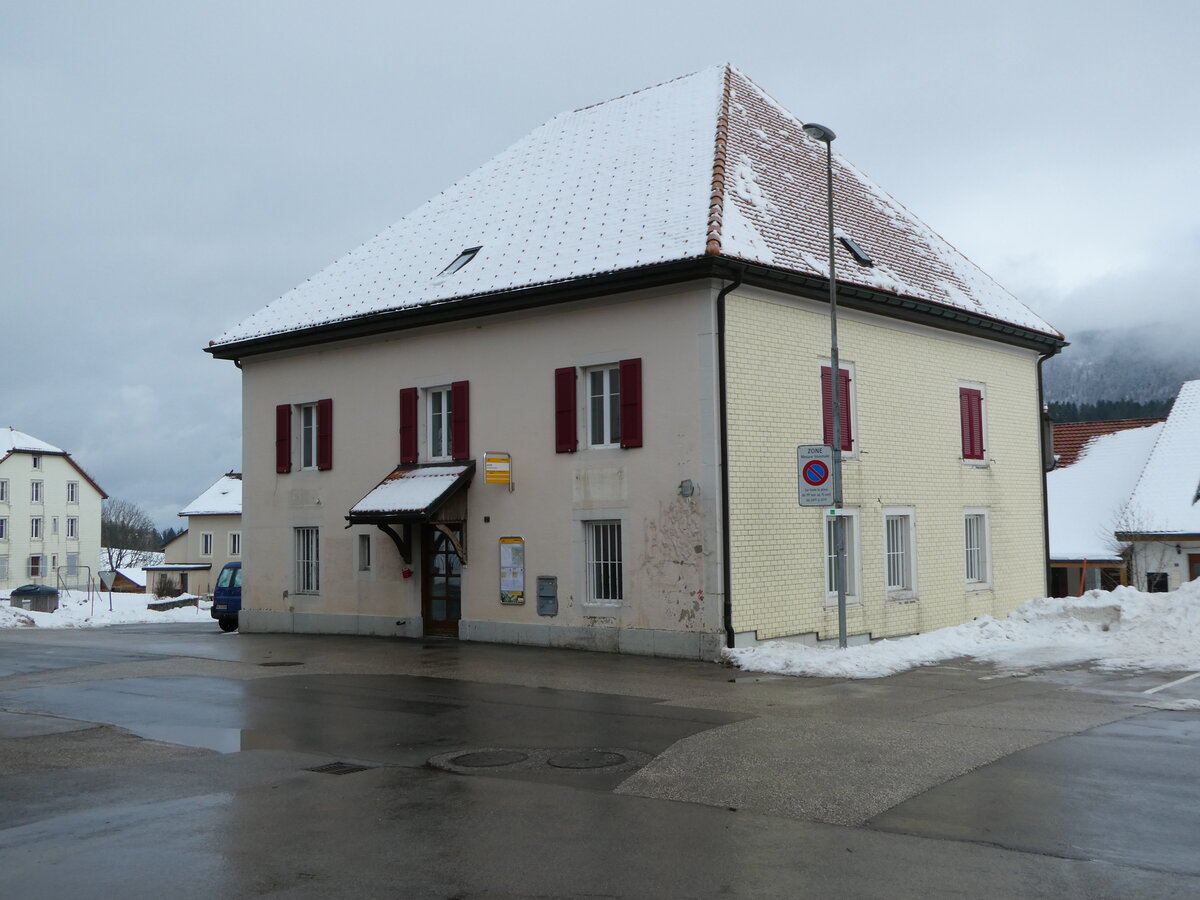 (245'684) - PostAuto-Haltestelle am 2. Februar 2023 in La C�te-aux-F�es, Post