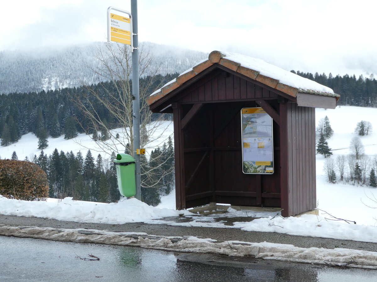 (245'691) - PostAuto-Haltestelle am 2. Februar 2023 in La C�te-aux-F�es, Bellevue