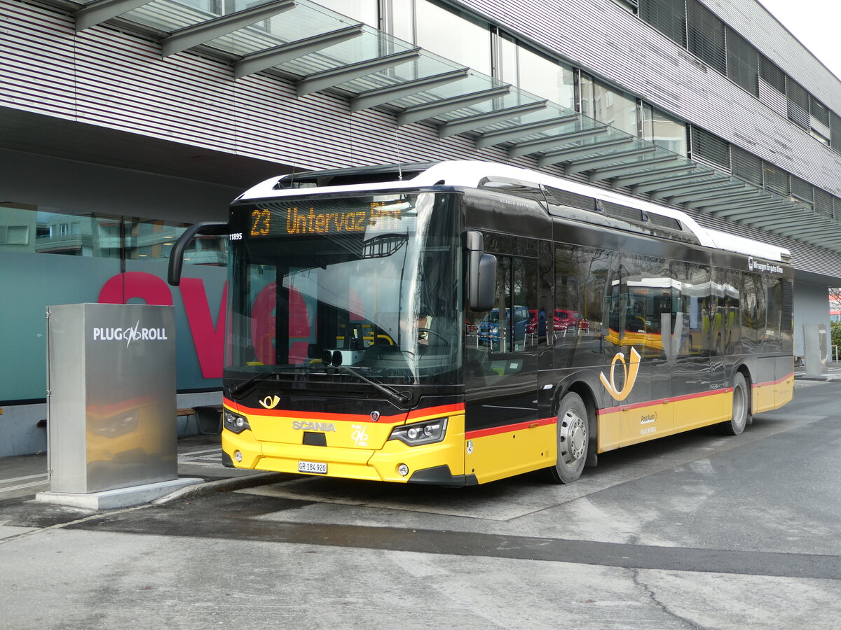 (245'848) - D�nser, Trimmis - GR 184'920/PID 11'895 - Scania am 6. Februar 2023 beim Bahnhof Landquart