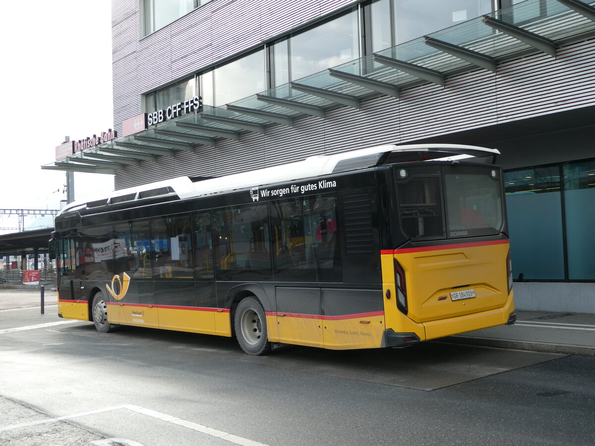 (245'850) - D�nser, Trimmis - GR 184'920/PID 11'895 - Scania am 6. Februar 2023 beim Bahnhof Landquart