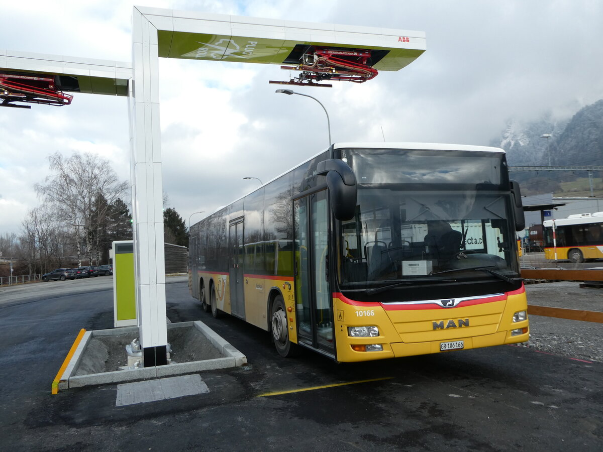 (245'863) - D�nser, Trimmis - GR 106'166/PID 10'166 - MAN am 6. Februar 2023 beim Bahnhof Untervaz-Trimmis