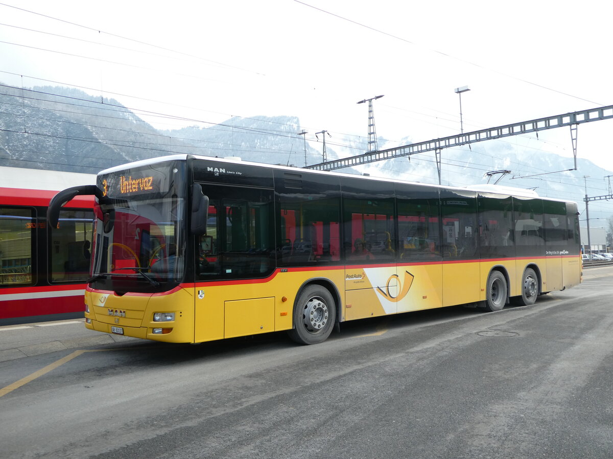 (245'864) - D�nser, Trimmis - GR 83'137/PID 5663 - MAN am 6. Februar 2023 beim Bahnhof Untervaz-Trimmis