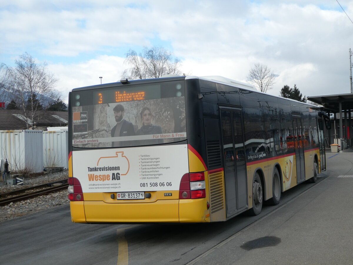 (245'866) - D�nser, Trimmis - GR 83'137/PID 5663 - MAN am 6. Februar 2023 beim Bahnhof Untervaz-Trimmis