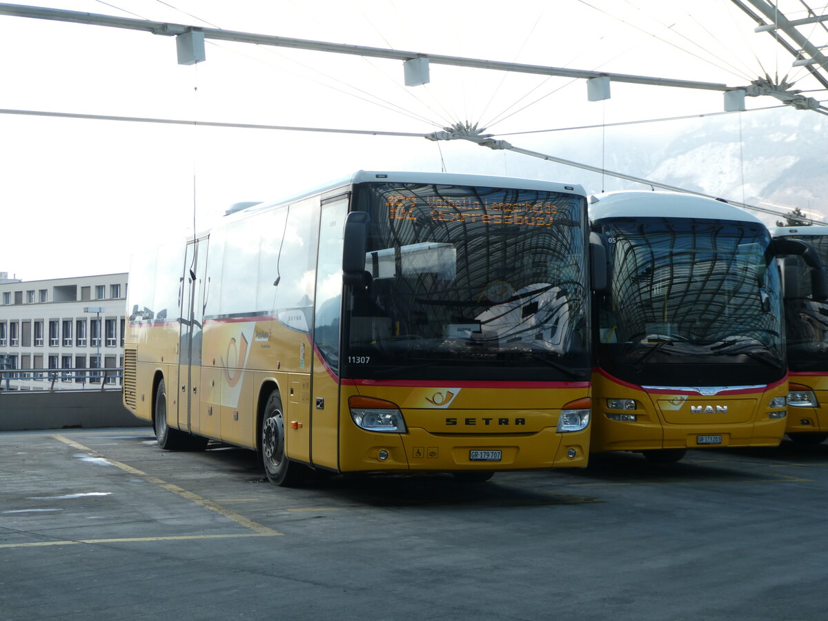 (245'877) - PostAuto Graub�nden - GR 179'707/PID 11'307 - Setra am 6. Februar 2023 in Chur, Postautostation