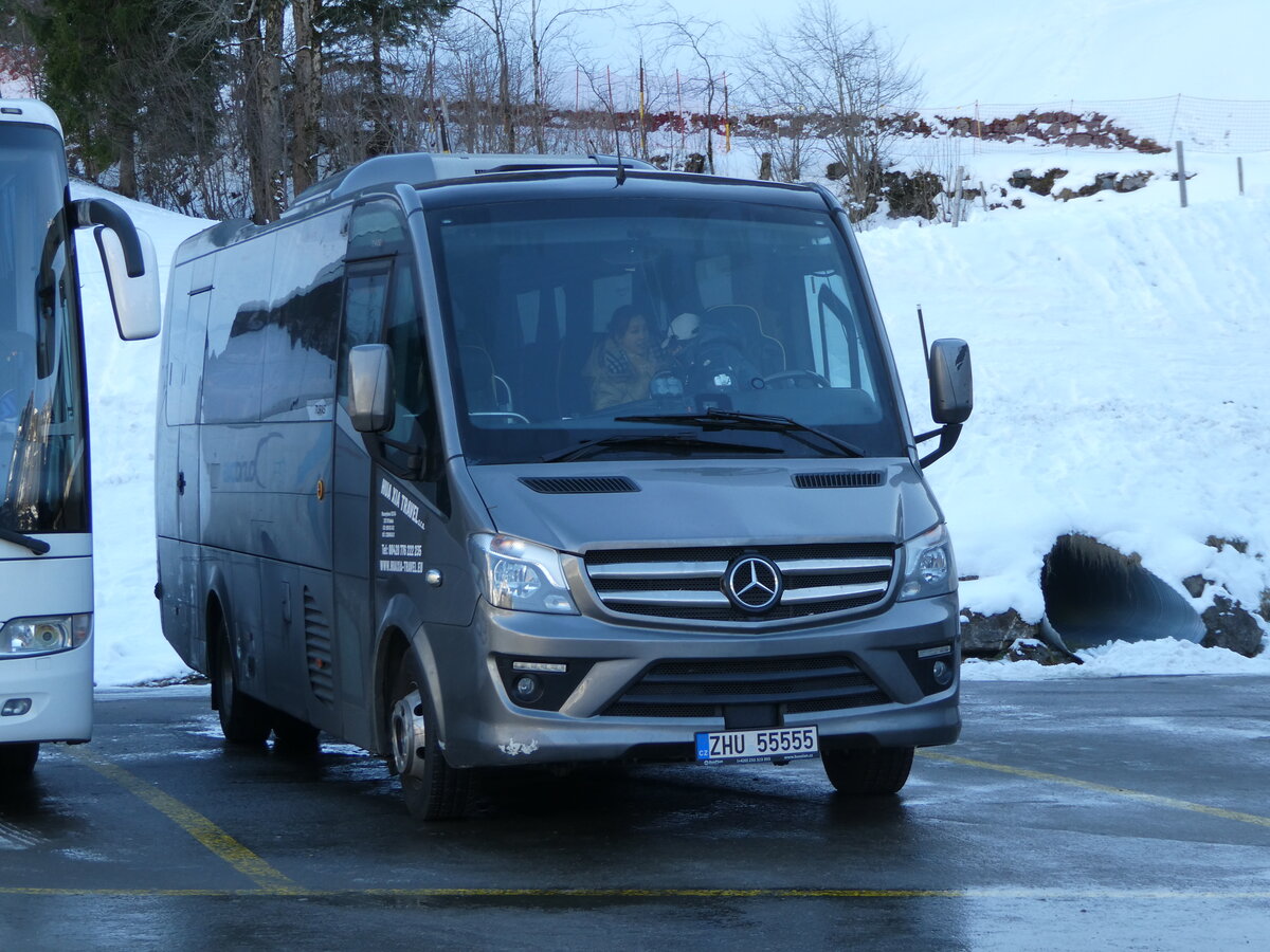 (246'101) - Aus Tschechien. Hua Xia Travel, Rudn� - ZHU 55'555 - Mercedes/Turas am 14. Februar 2023 in Engelberg, Talstation Titlis