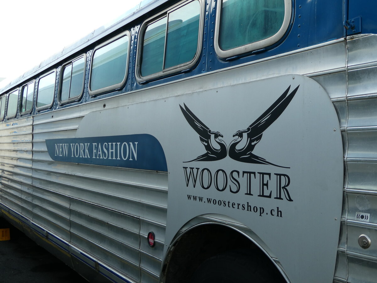 (246'298) - Wooster, Z�rich - GMC (ex Northland Greyhound Lines, USA-Minneapolis Nr. N796) am 18. Februar 2023 in Kerzers, Interbus (Teilaufnahme)