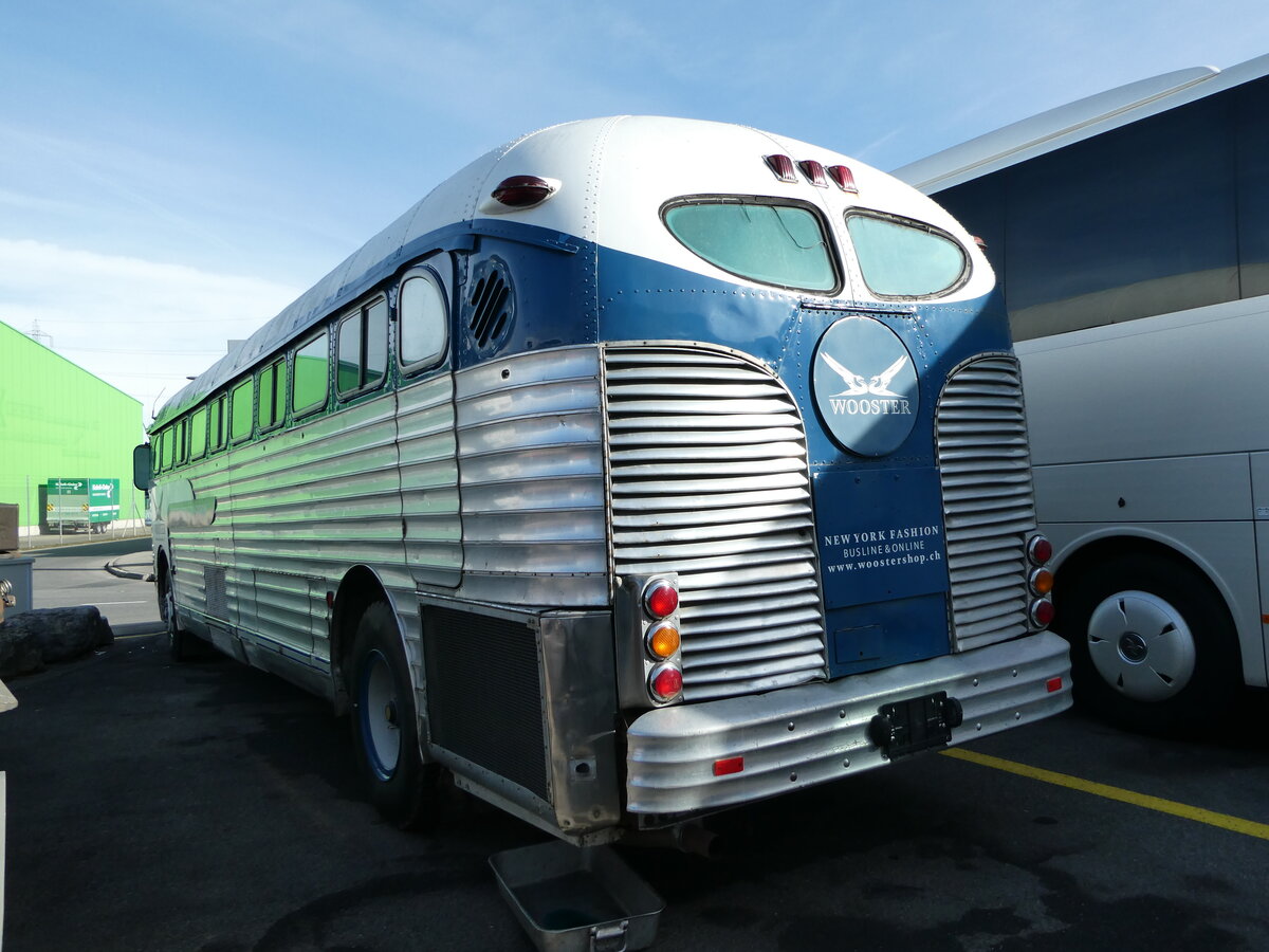 (246'300) - Wooster, Z�rich - GMC (ex Northland Greyhound Lines, Minneapolis Nr. N796) am 18. Februar 2023 in Kerzers, Interbus