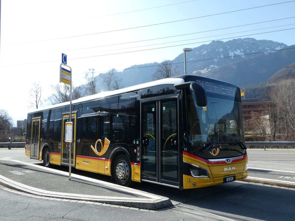 (246'476) - Niederer, Filzbach - Nr. 11/GL 95/PID 11'840 - MAN am 24. Februar 2023 beim Bahnhof Ziegelbr�cke