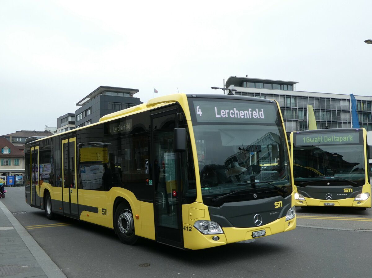 (246'777) - STI Thun - Nr. 412/BE 810'412 - Mercedes am 2. M�rz 2023 beim Bahnhof Thun