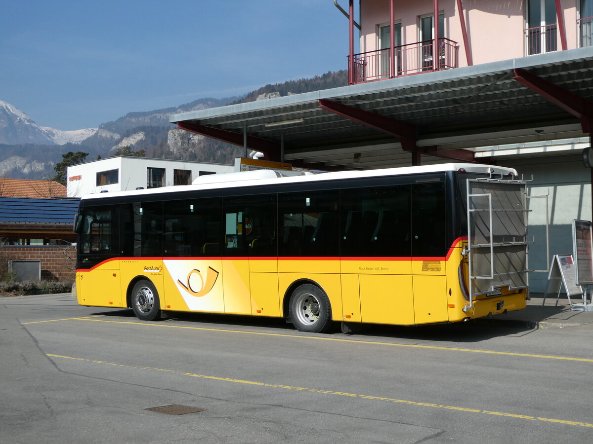 (246'791) - Fl�ck, Brienz - Nr. 28/BE 868'728/PID 11'830 - Iveco am 2. M�rz 2023 in Meiringen, Postautostation 