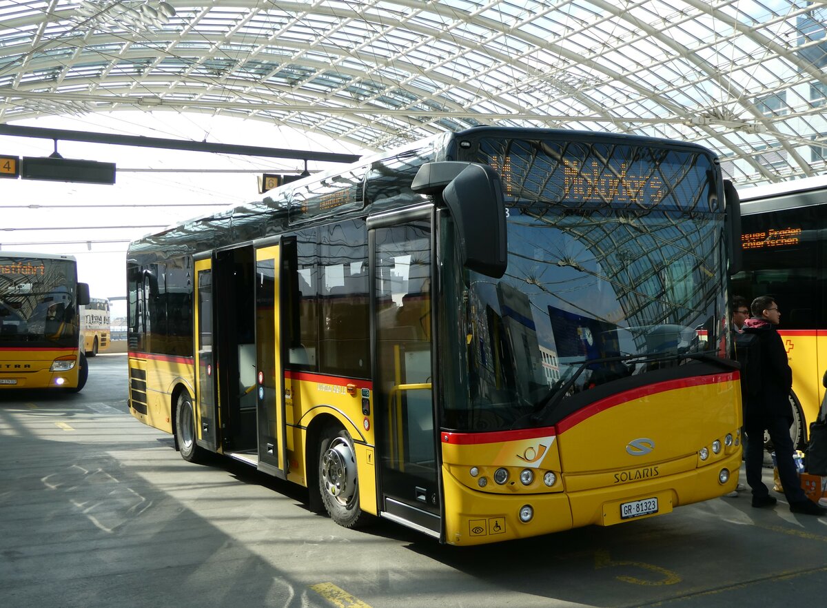 (246'824) - PostAuto Graub�nden - GR 81'323/PID 11'708 - Solaris am 3. M�rz 2023 in Chur, Postautostation