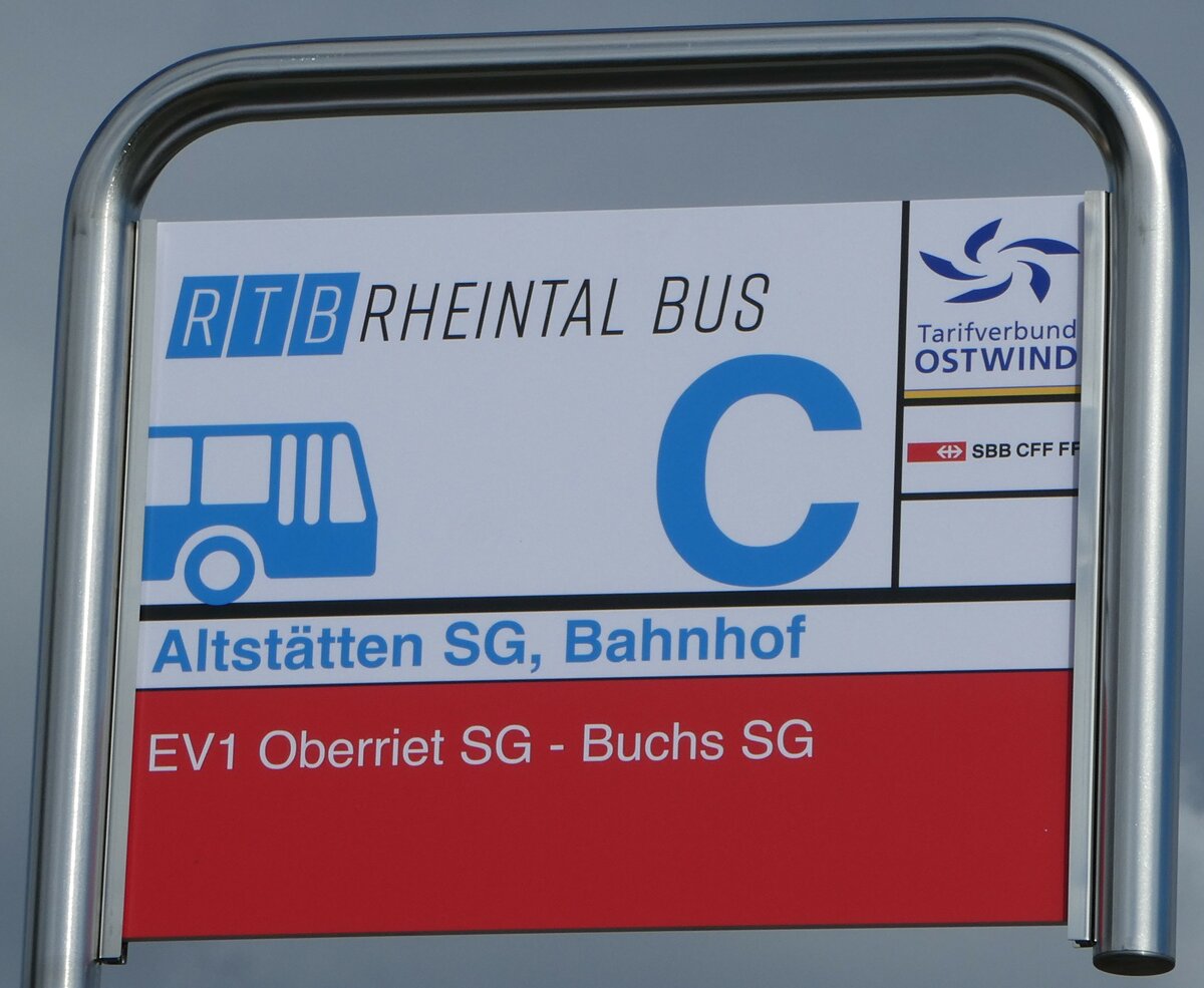 (247'046) - RTB/SBB CFF FFS-Haltestellenschild - Altstätten SG, Bahnhof - am 9. März 2023