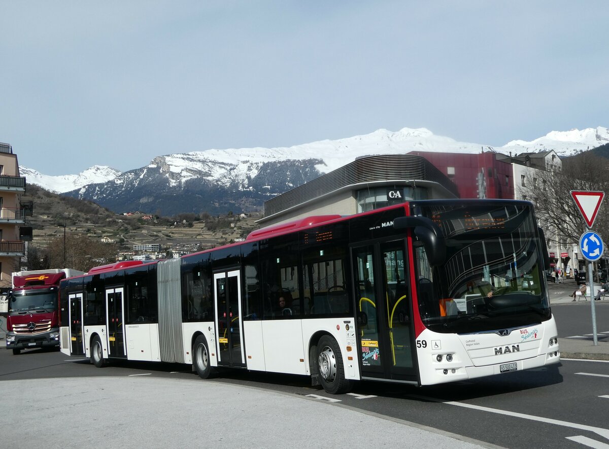 (247'225) - PostAuto Wallis - Nr. 59/VS 500'433/PID 11'208 - MAN am 16. M�rz 2023 beim Bahnhof Sion