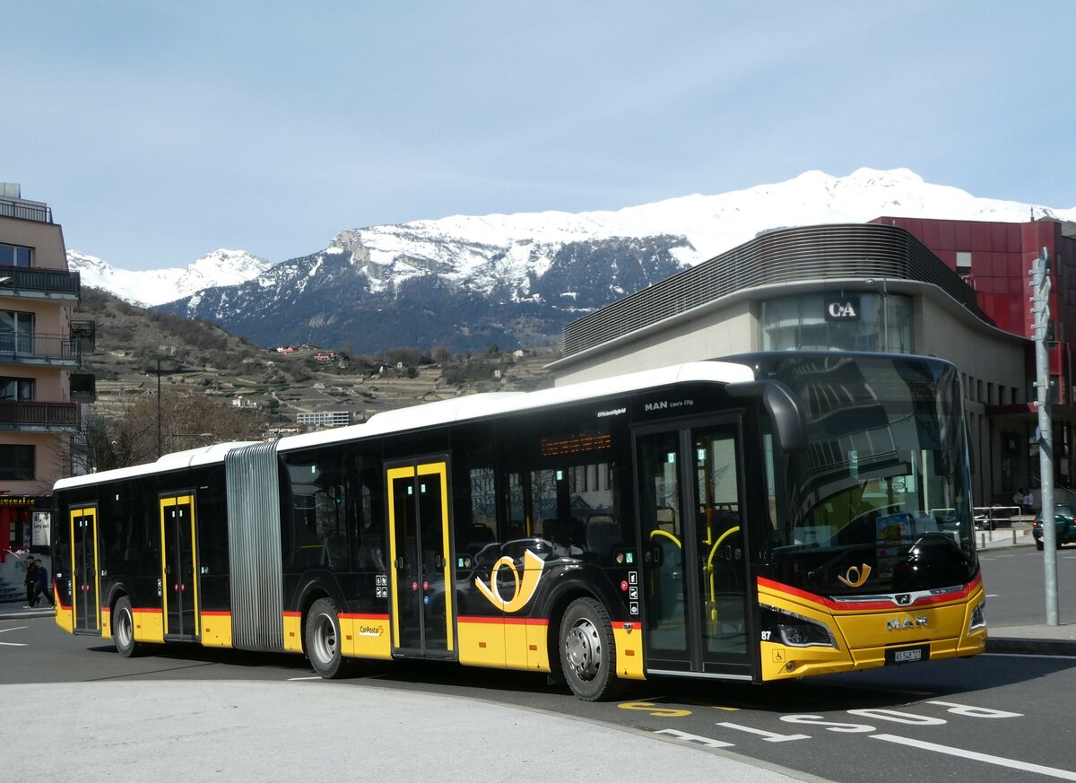 (247'263) - PostAuto Wallis - Nr. 87/VS 548'727/PID 11'890 - MAN am 16. M�rz 2023 beim Bahnhof Sion