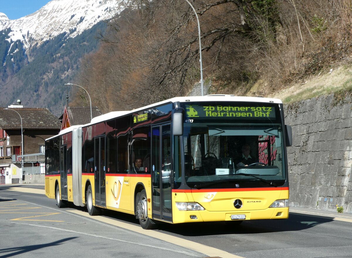 (247'401) - PostAuto Nordschweiz - AG 479'337/PID 4527 - Mercedes am 18. M�rz 2023 beim Bahnhof Brienz