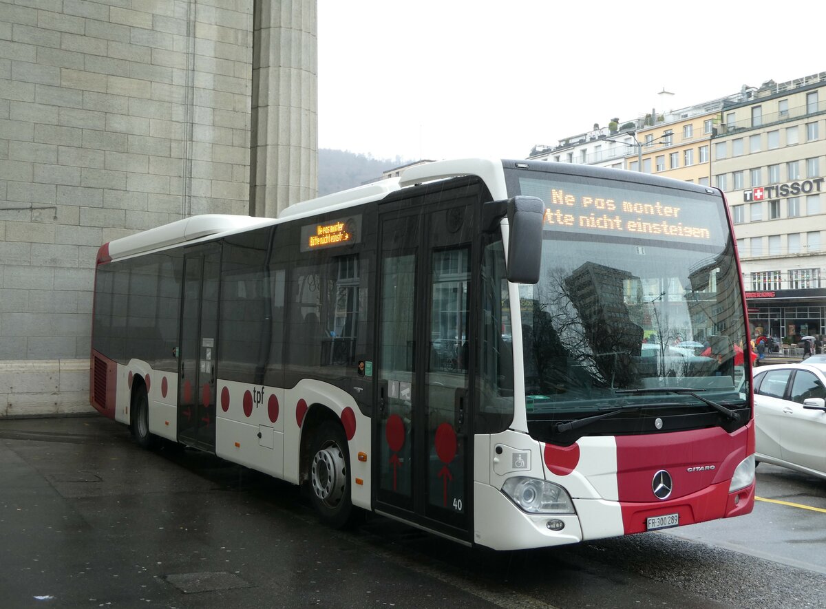 (247'602) - TPF Fribourg - Nr. 40/FR 300'289 - Mercedes am 25. M�rz 2023 beim Bahnhof Biel
