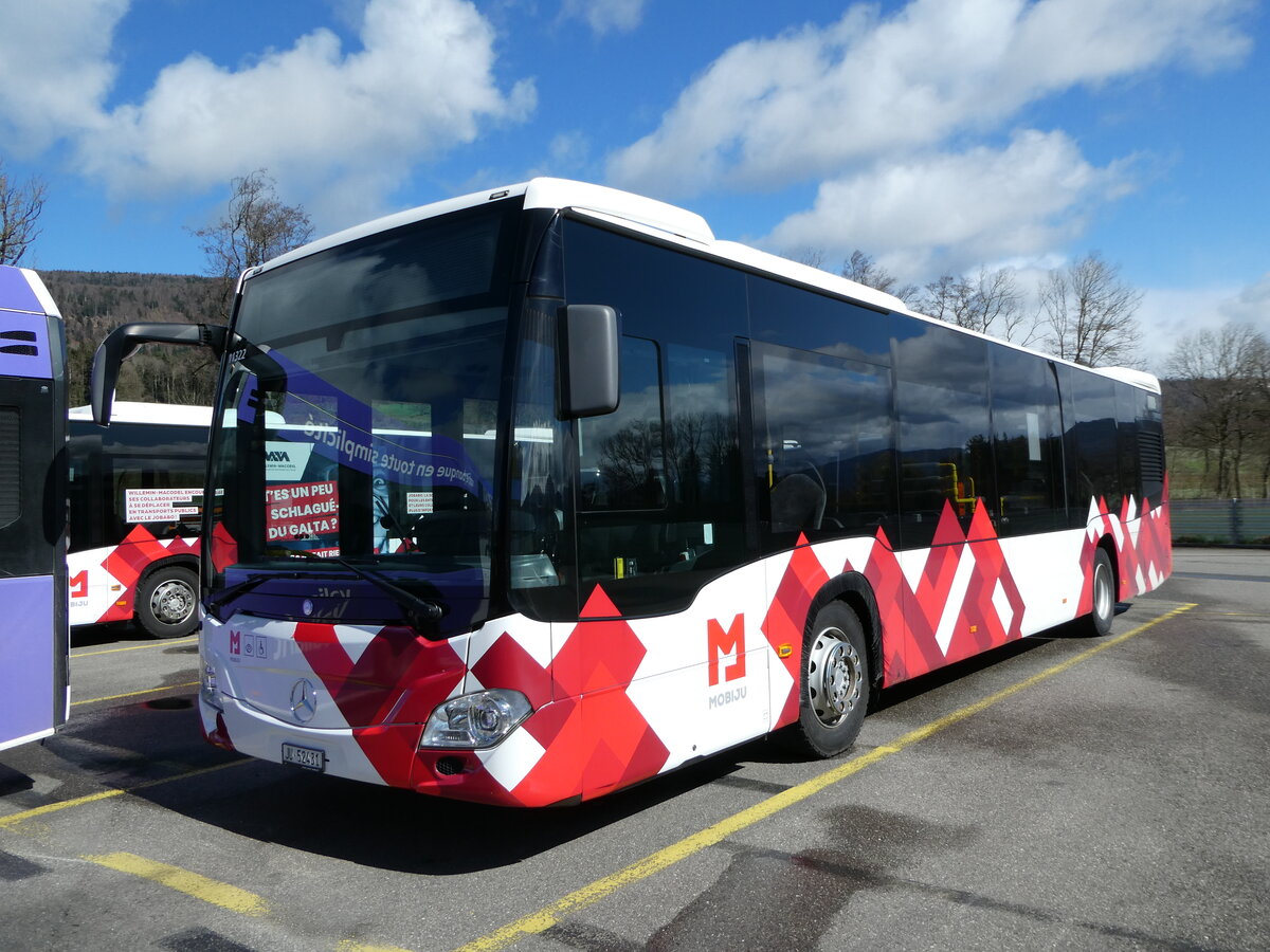 (247'614) - CarPostal Ouest - JU 52'431/PID 11'322 - Mercedes am 25. M�rz 2023 in Develier, Parkplatz