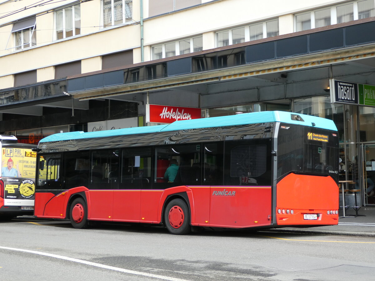 (247'625) - Funi-Car, Biel - Nr. 4/BE 107'904 - Solaris am 25. M�rz 2023 beim Bahnhof Biel