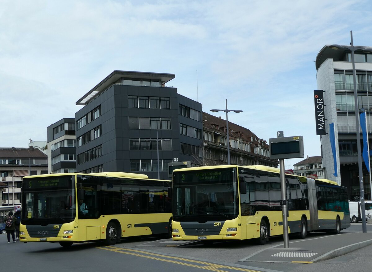 (247'832) - STI Thun - Nr. 145/BE 801'145 + Nr. 146/BE 801'146 - MAN am 29. M�rz 2023 beim Bahnhof Thun