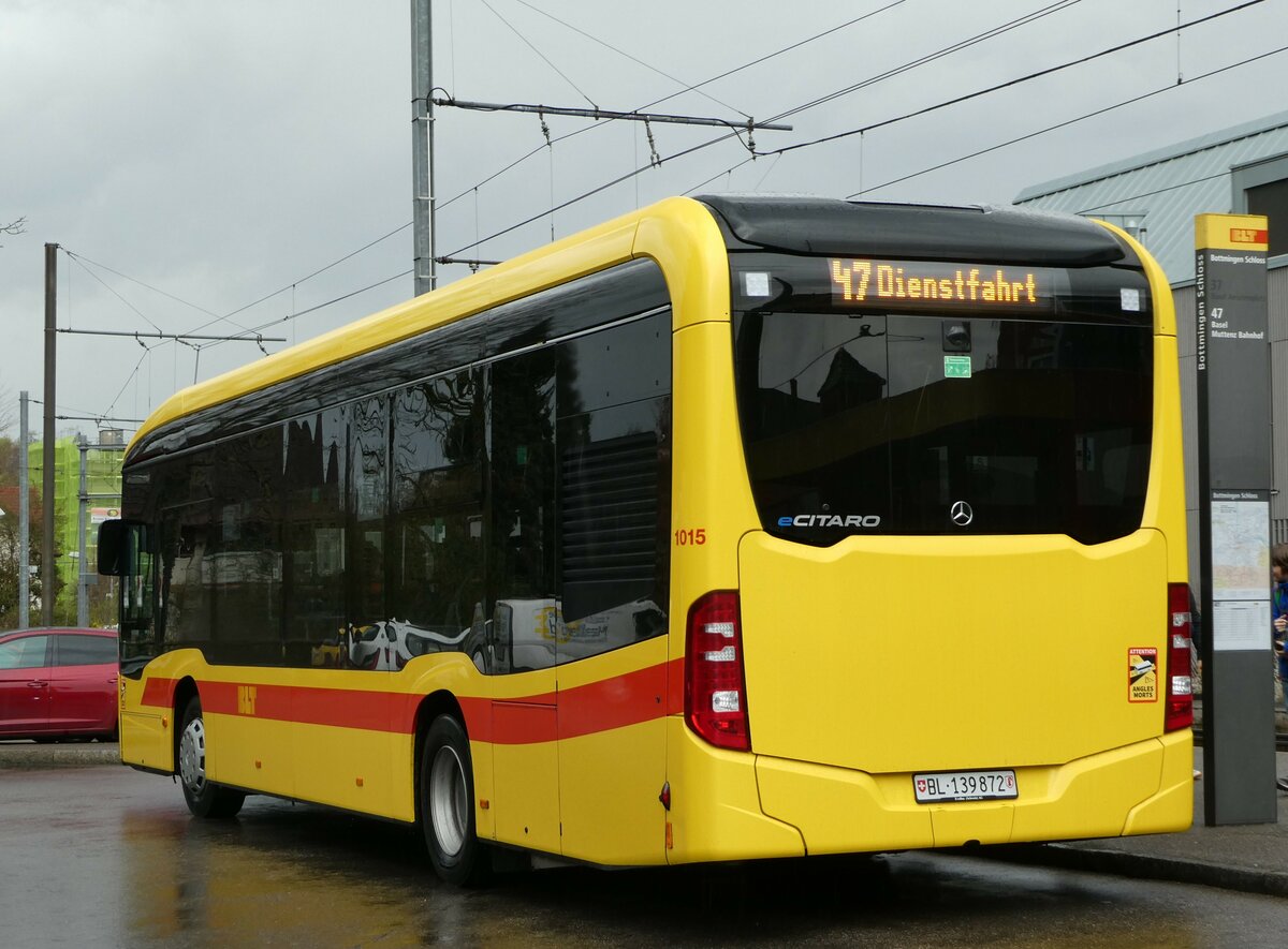 (247'875) - BLT Oberwil - Nr. 1015/BL 139'872 - Mercedes am 30. M�rz 2023 in Bottmingen, Schloss