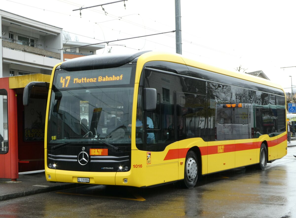 (247'894) - BLT Oberwil - Nr. 1016/BL 139'884 - Mercedes am 30. M�rz 2023 in Bottmingen, Schloss
