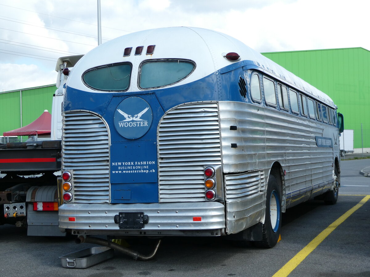 (248'189) - Wooster, Z�rich - GMC (ex Northland Greyhound Lines, USA-Minneapolis Nr. N796) am 8. April 2023 in Kerzers, Interbus