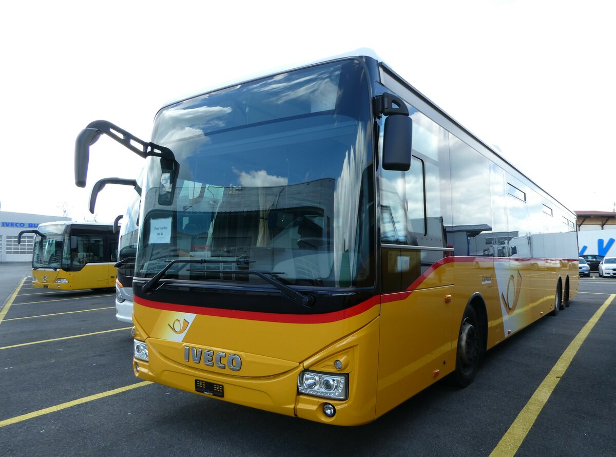 (248'205) - CarPostal Ouest - Iveco (ex Ballestraz, Gr�ne; ex Vorf�hrfahrzeug Iveco France) am 8. April 2023 in Kerzers, Interbus