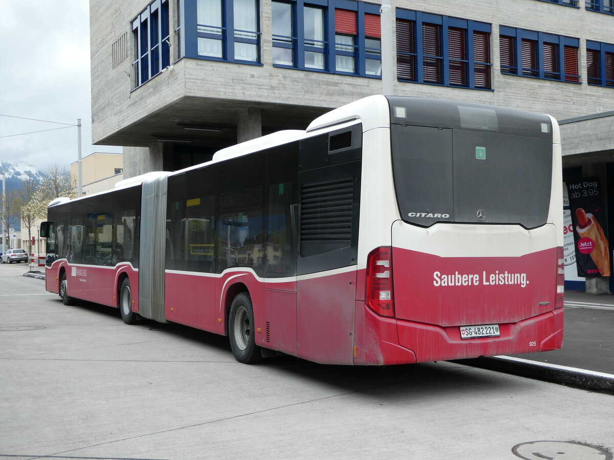 (248'476) - RTB Altst�tten - Nr. 925/SG 482'221 - Mercedes (ex Wiener Linien, A-Wien Nr. 8735) am 13. April 2023 beim Bahnhof Buchs