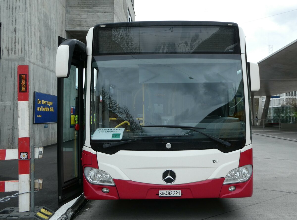 (248'487) - RTB Altst�tten - Nr. 925/SG 482'221 - Mercedes (ex Wiener Linien, A-Wien Nr. 8735) am 13. April 2023 beim Bahnhof Buchs