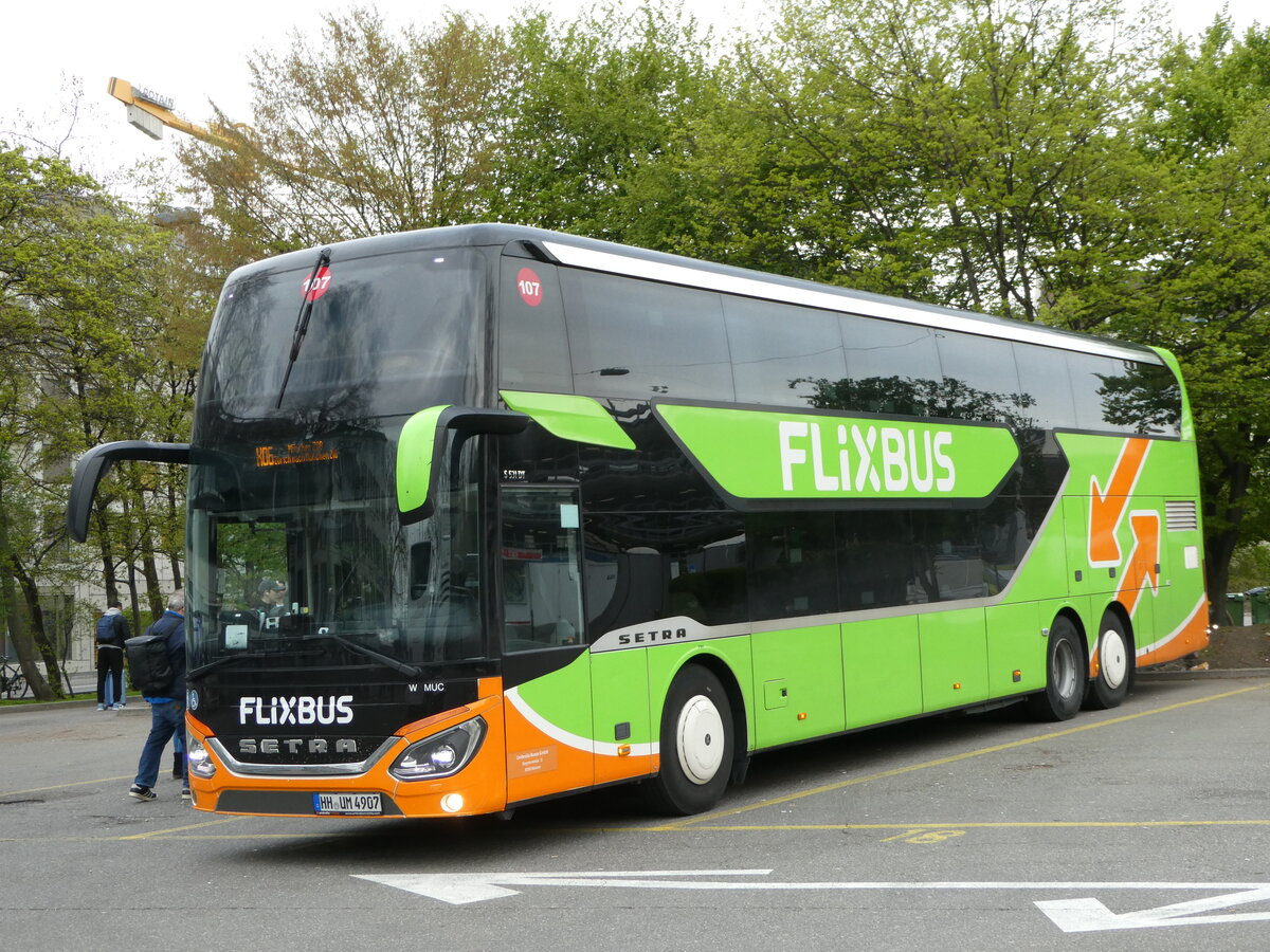 (248'537) - Aus Deutschland: Umbrella, M�nchen - Nr. 107/HH-UM 4907 - Setra am 15. April 2023 in Z�rich, Sihlquai