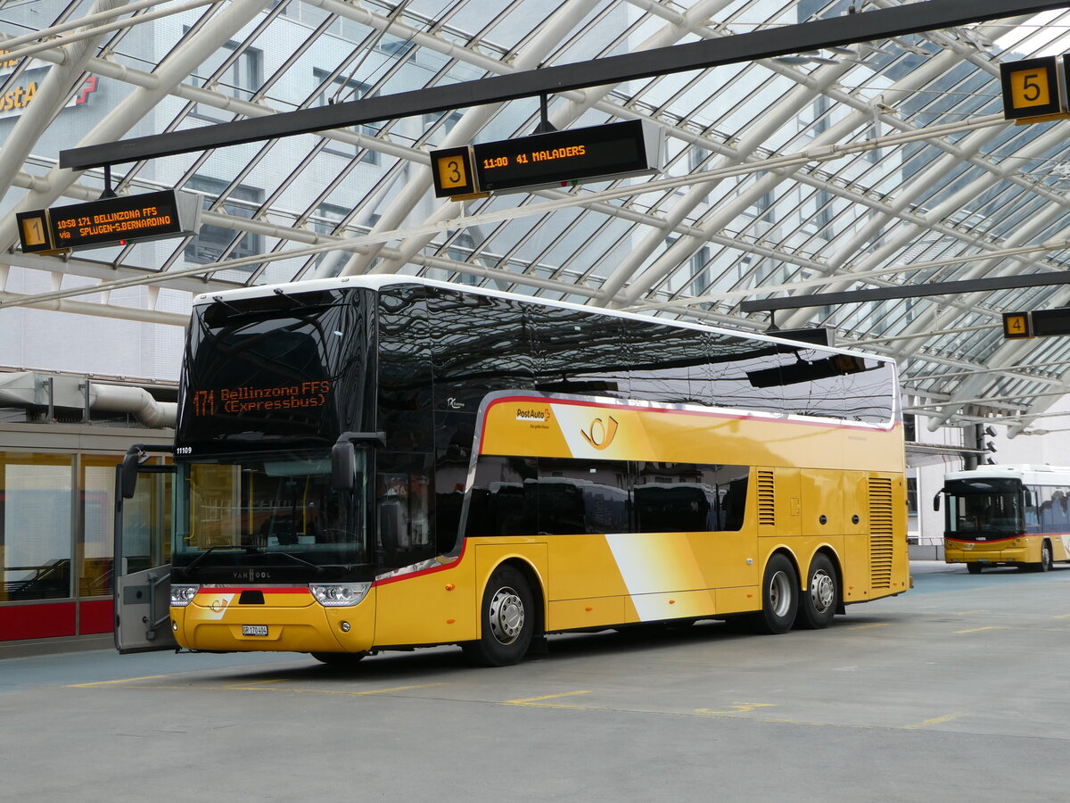 (248'596) - PostAuto Graub�nden - GR 170'404/PID 11'109 - Van Hool am 15. April 2023 in Chur, Postautostation