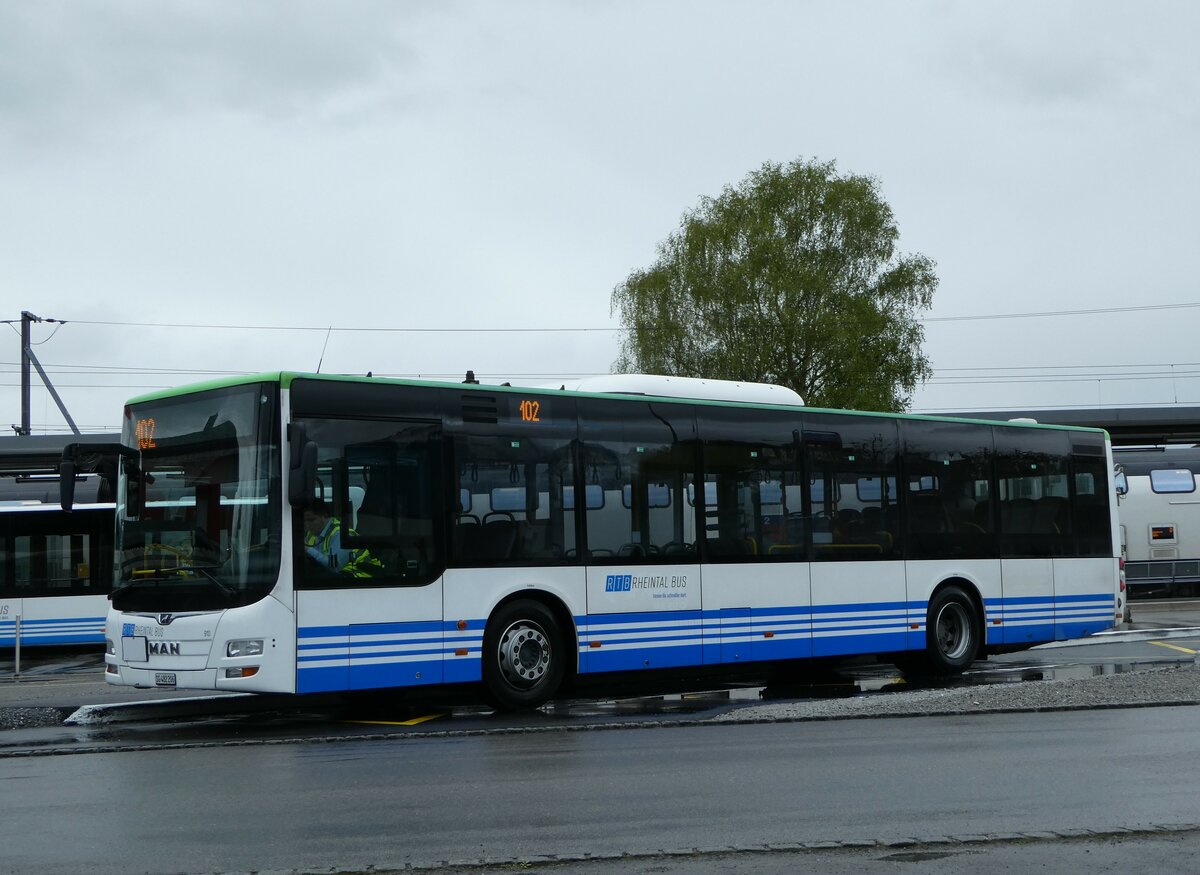 (249'095) - RTB Altst�tten - Nr. 910/SG 482'206 - MAN (ex PostBus/A BD 15'357) am 25. April 2023 beim Bahnhof Altst�tten